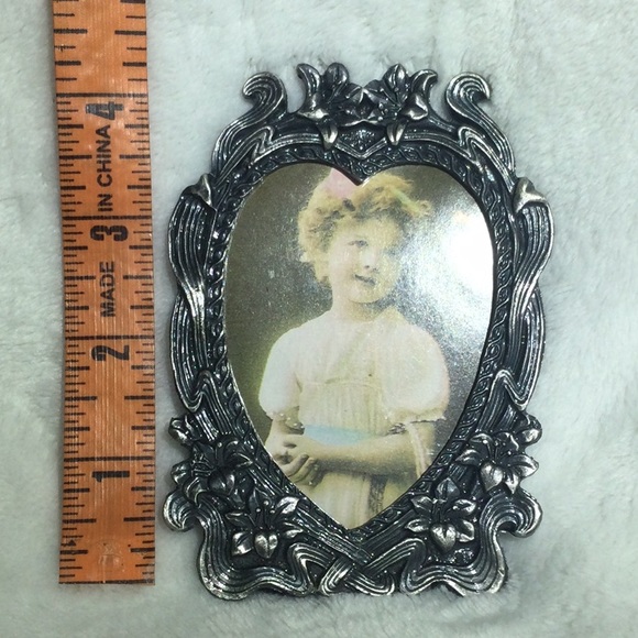 ⭐️ Vintage Style Photo Heart Shaped Photo Frsme - Picture 2 of 7